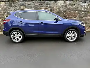 Used 2017 Nissan Qashqai N-Connecta Blue - Interior and Exterior details 4