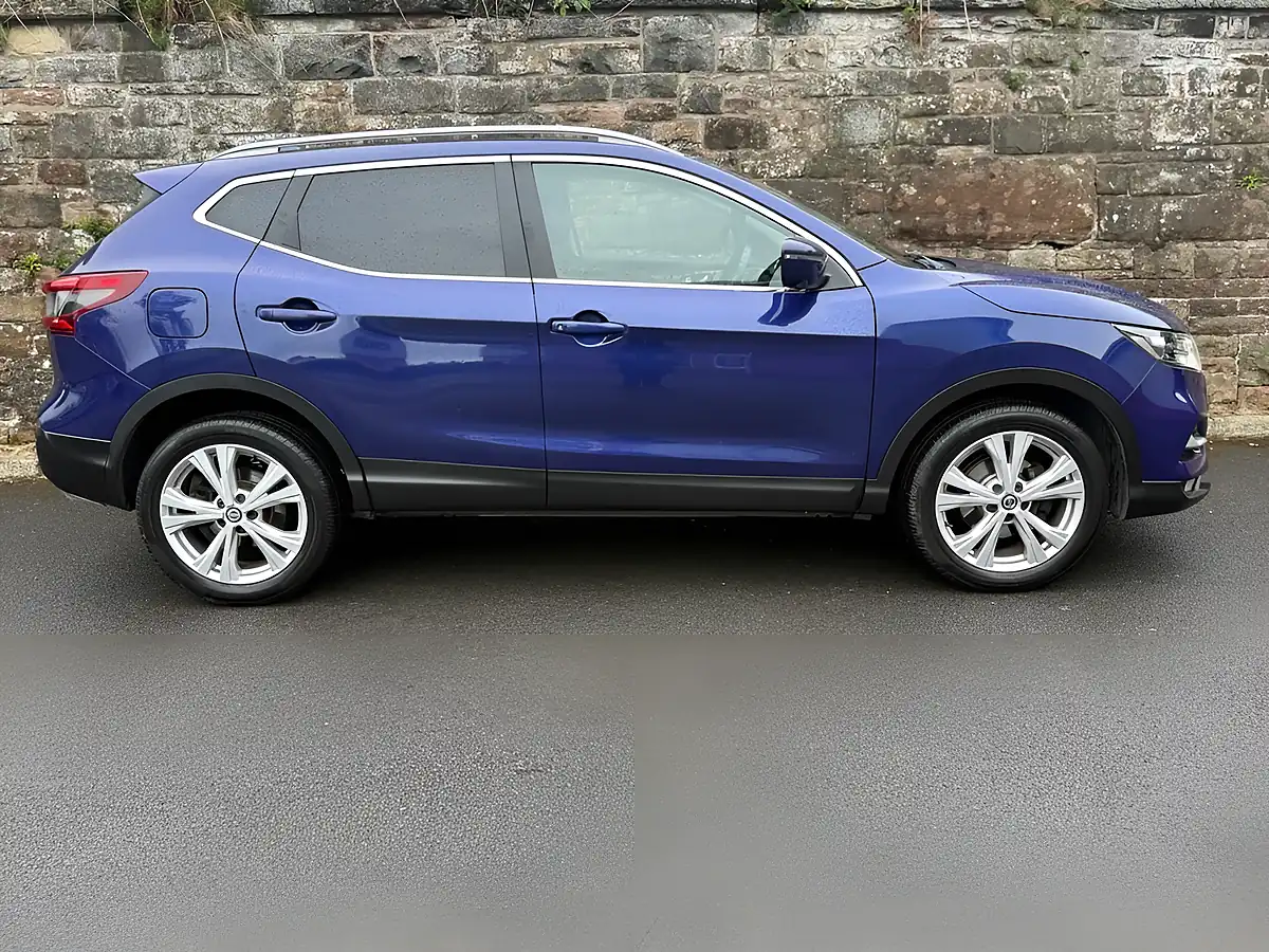 Used 2017 Nissan Qashqai N-Connecta Blue - Interior and Exterior details 4