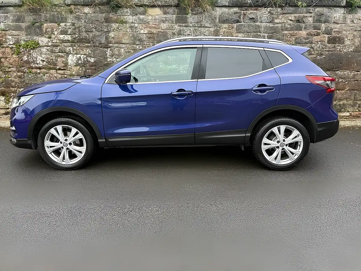 Used 2017 Nissan Qashqai N-Connecta Blue - Interior and Exterior details 5