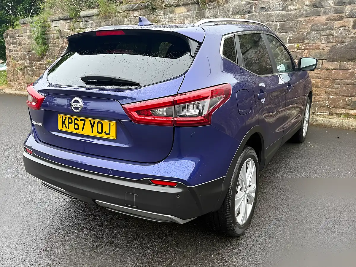 Used 2017 Nissan Qashqai N-Connecta Blue - Interior and Exterior details 6