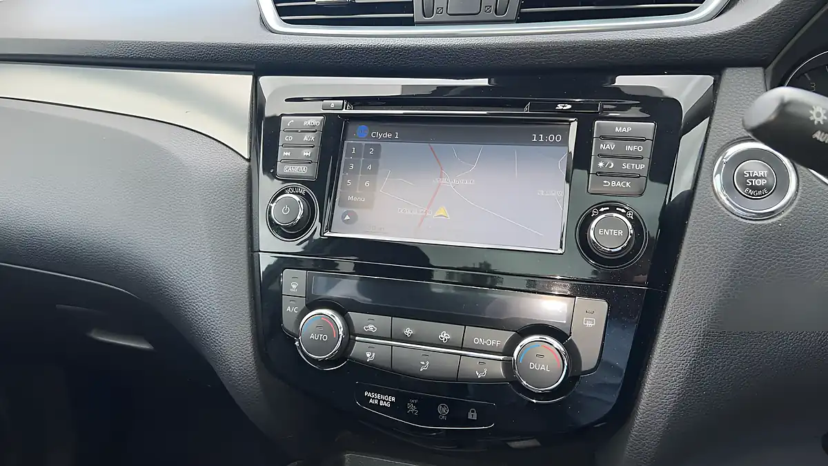 Used 2017 Nissan Qashqai N-Connecta Blue - Interior and Exterior details 10