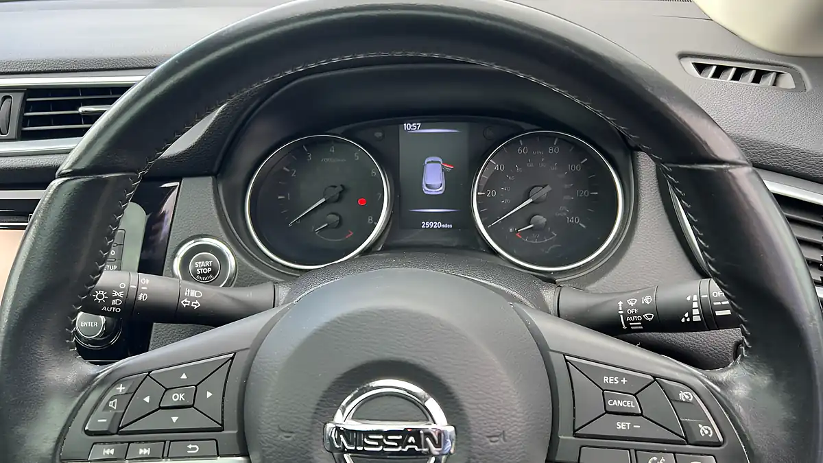 Used 2017 Nissan Qashqai N-Connecta Blue - Interior and Exterior details 12