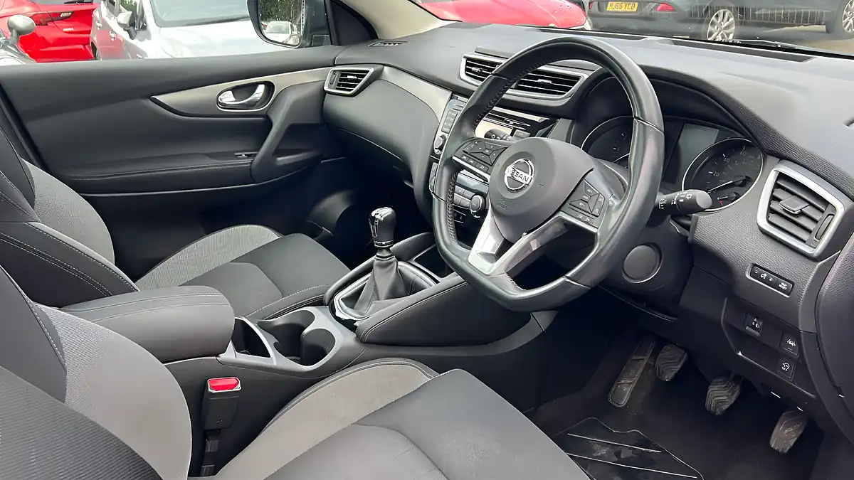 Used 2017 Nissan Qashqai N-Connecta Blue - Interior and Exterior details 13