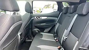 Used 2017 Nissan Qashqai N-Connecta Blue - Interior and Exterior details 14