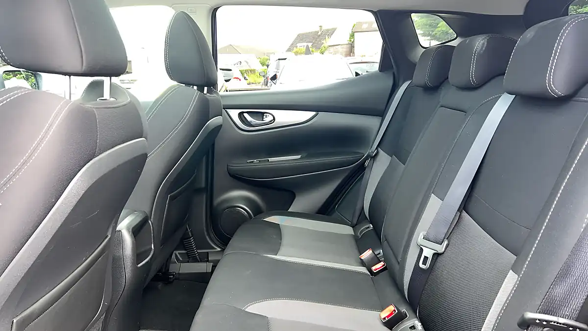 Used 2017 Nissan Qashqai N-Connecta Blue - Interior and Exterior details 14