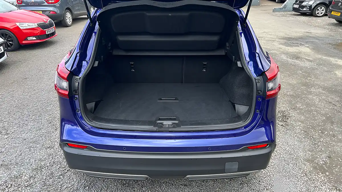 Used 2017 Nissan Qashqai N-Connecta Blue - Interior and Exterior details 15