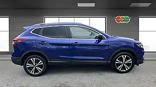 Used 2017 Nissan Qashqai N-Connecta Blue - Interior and Exterior details 16