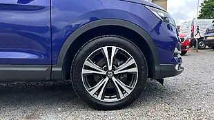 Used 2017 Nissan Qashqai N-Connecta Blue - Interior and Exterior details 19