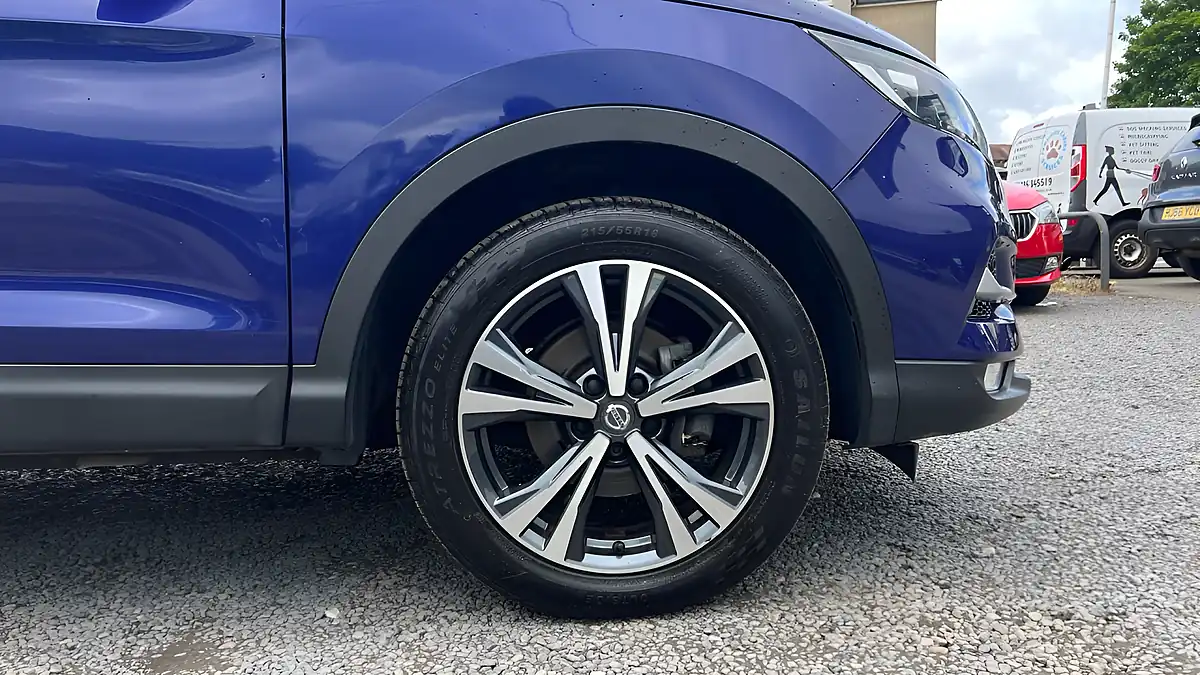 Used 2017 Nissan Qashqai N-Connecta Blue - Interior and Exterior details 19