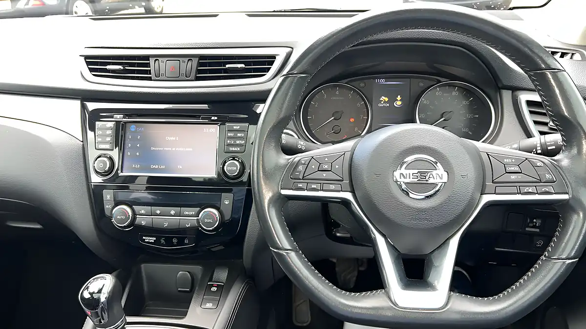 Used 2017 Nissan Qashqai N-Connecta Blue - Interior and Exterior details 7