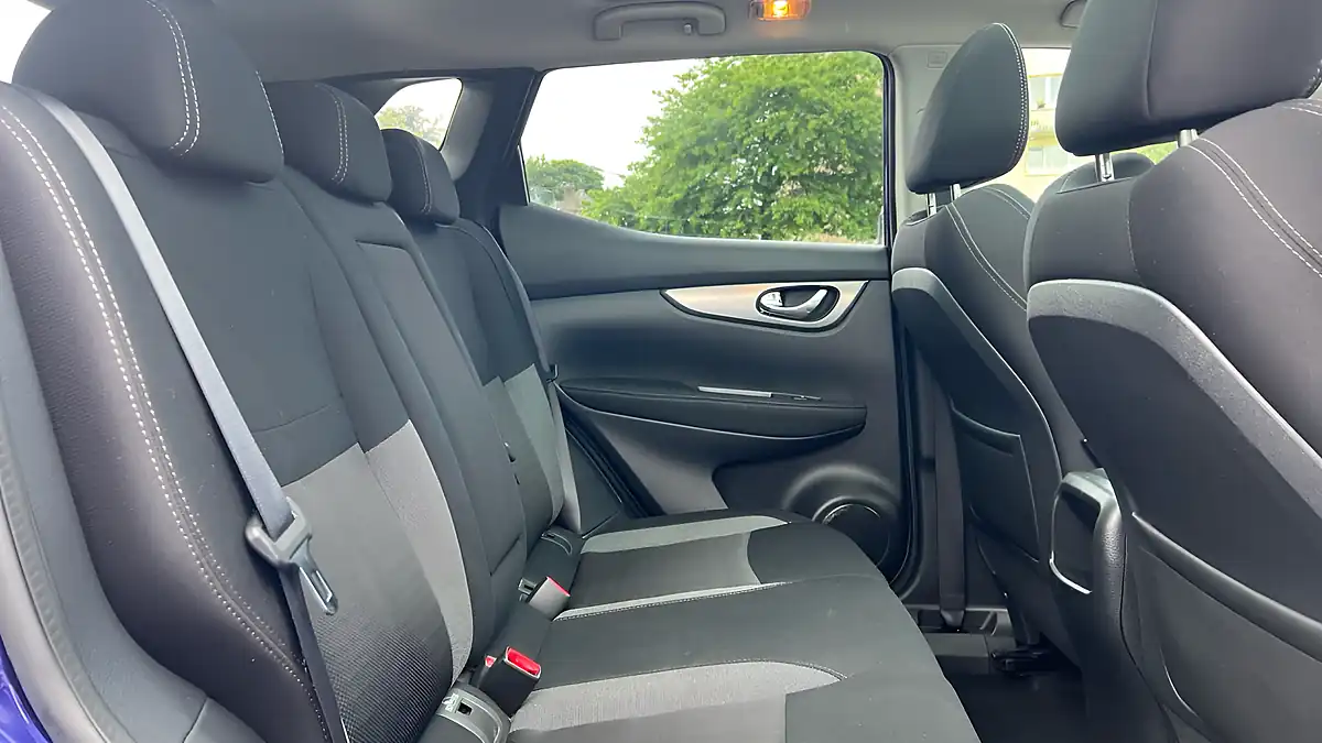 Used 2017 Nissan Qashqai N-Connecta Blue - Interior and Exterior details 9