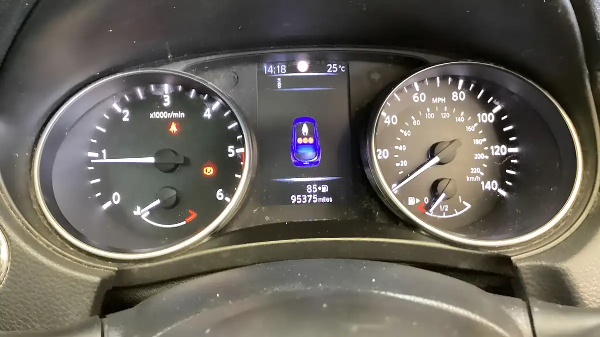 Used 2017 Nissan Qashqai N-Connecta Blue - Interior and Exterior details 12