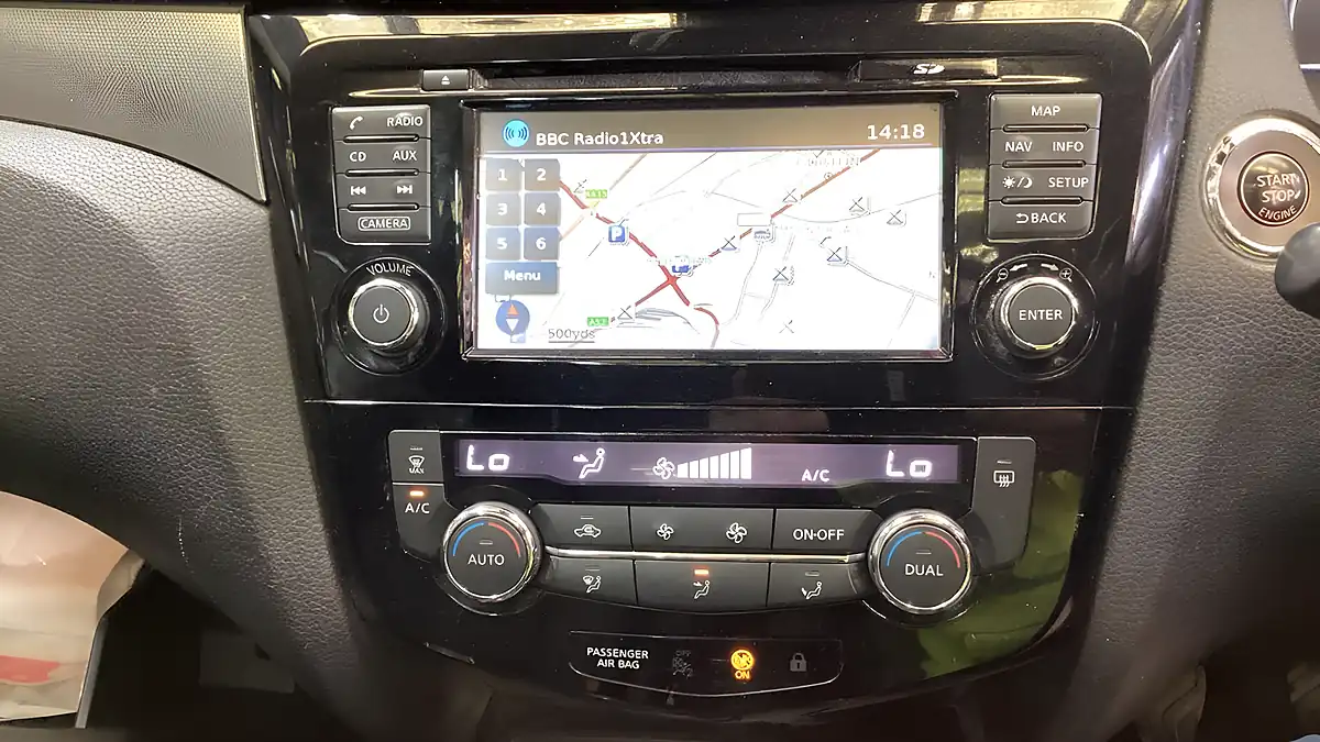 Used 2017 Nissan Qashqai N-Connecta Blue - Interior and Exterior details 13