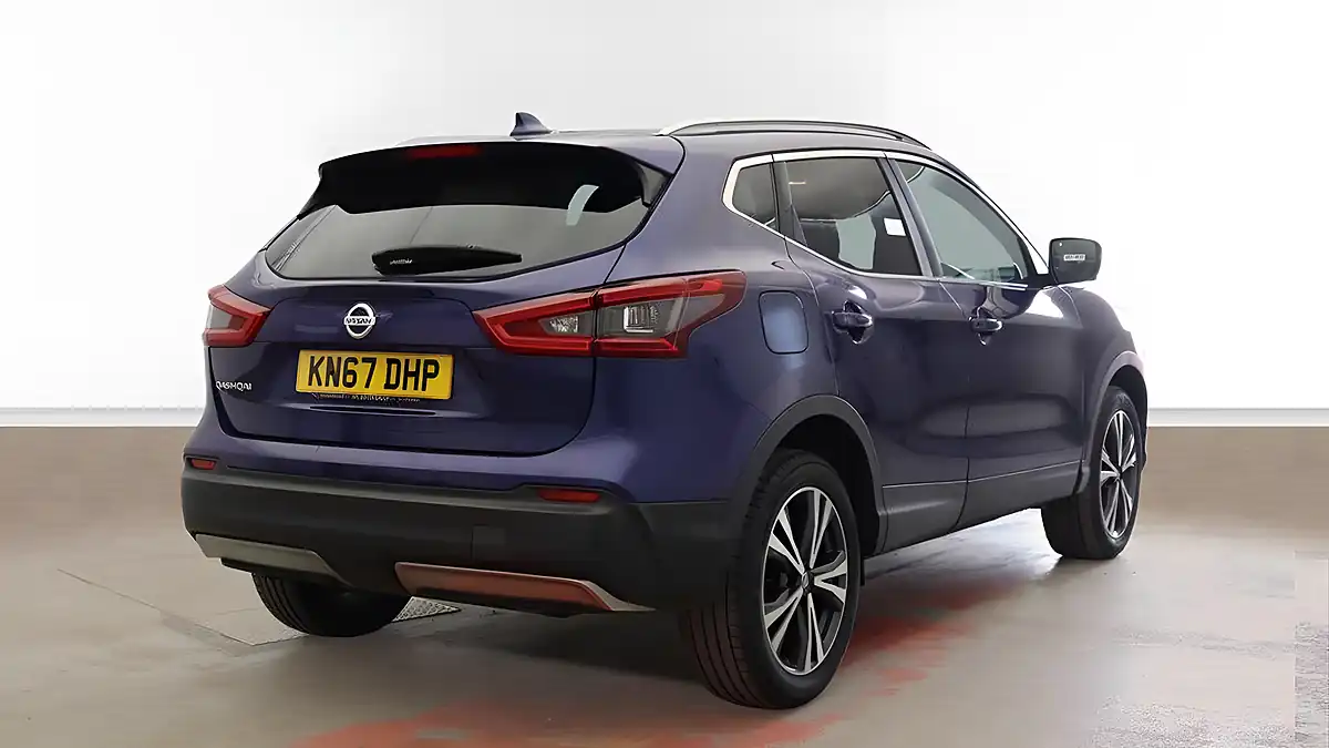 Used 2017 Nissan Qashqai N-Connecta Blue - Interior and Exterior details 4