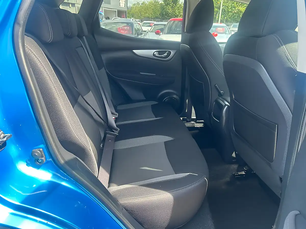 Used 2017 Nissan Qashqai N-Connecta Blue - Interior and Exterior details 10