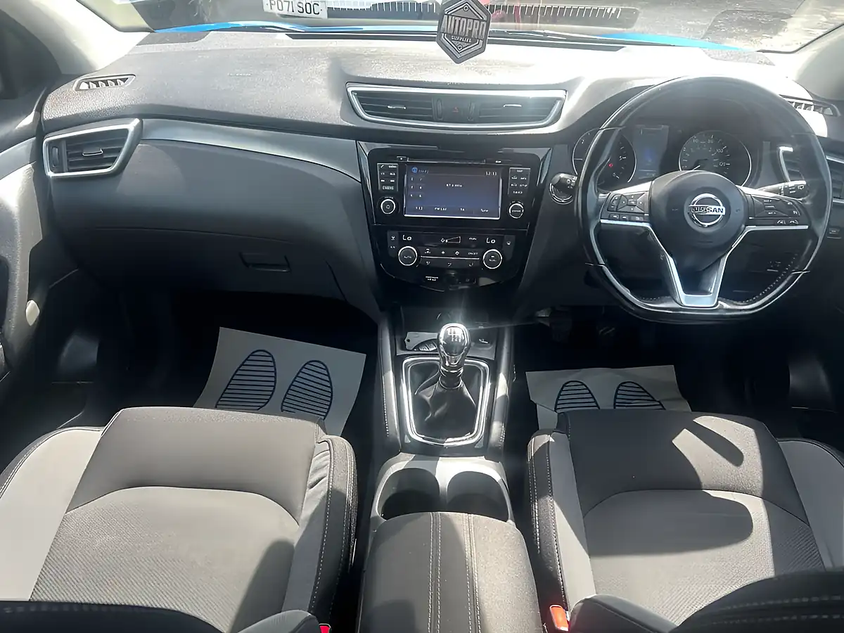 Used 2017 Nissan Qashqai N-Connecta Blue - Interior and Exterior details 11