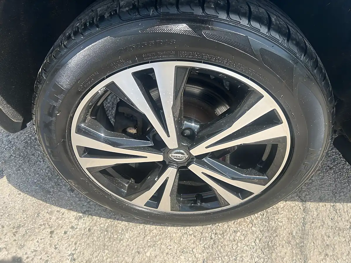 Used 2017 Nissan Qashqai N-Connecta Blue - Interior and Exterior details 15