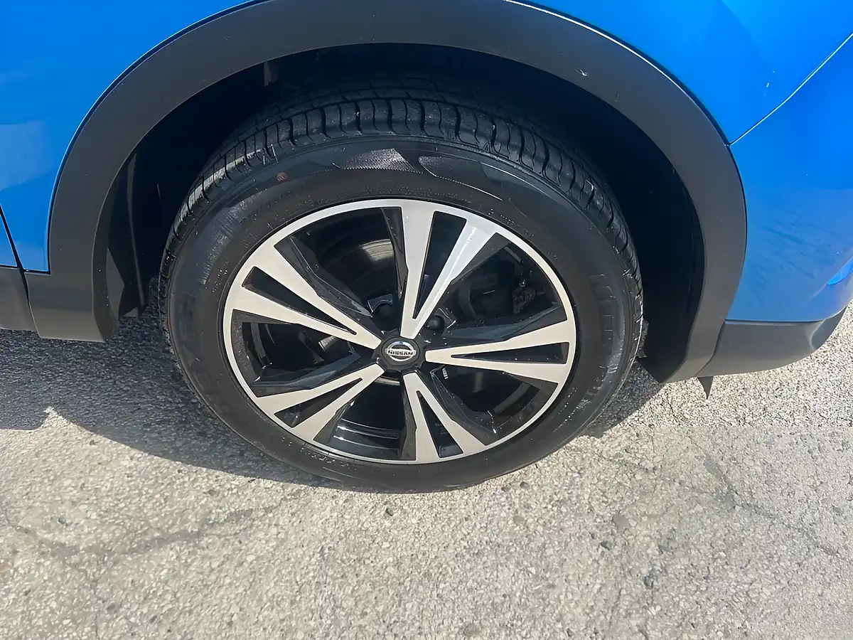Used 2017 Nissan Qashqai N-Connecta Blue - Interior and Exterior details 16