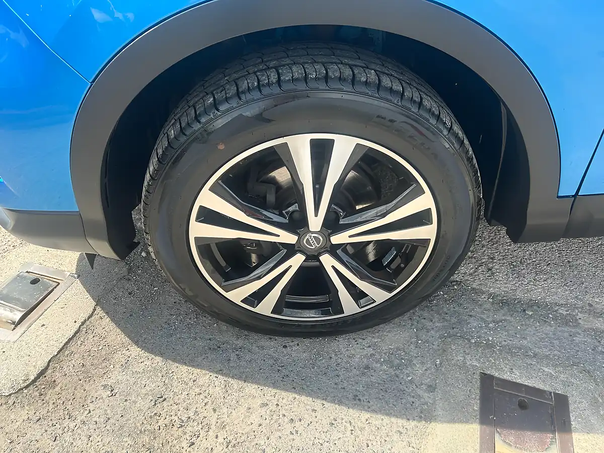 Used 2017 Nissan Qashqai N-Connecta Blue - Interior and Exterior details 17