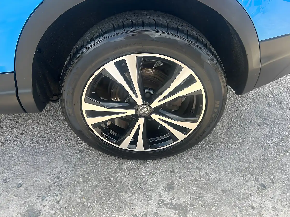 Used 2017 Nissan Qashqai N-Connecta Blue - Interior and Exterior details 18