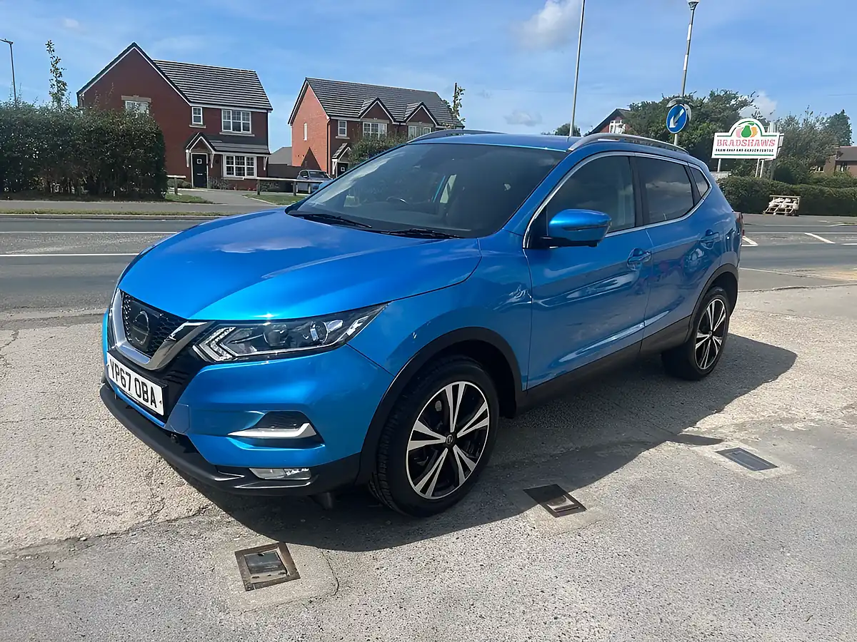 Used 2017 Nissan Qashqai N-Connecta Blue - Interior and Exterior details 19