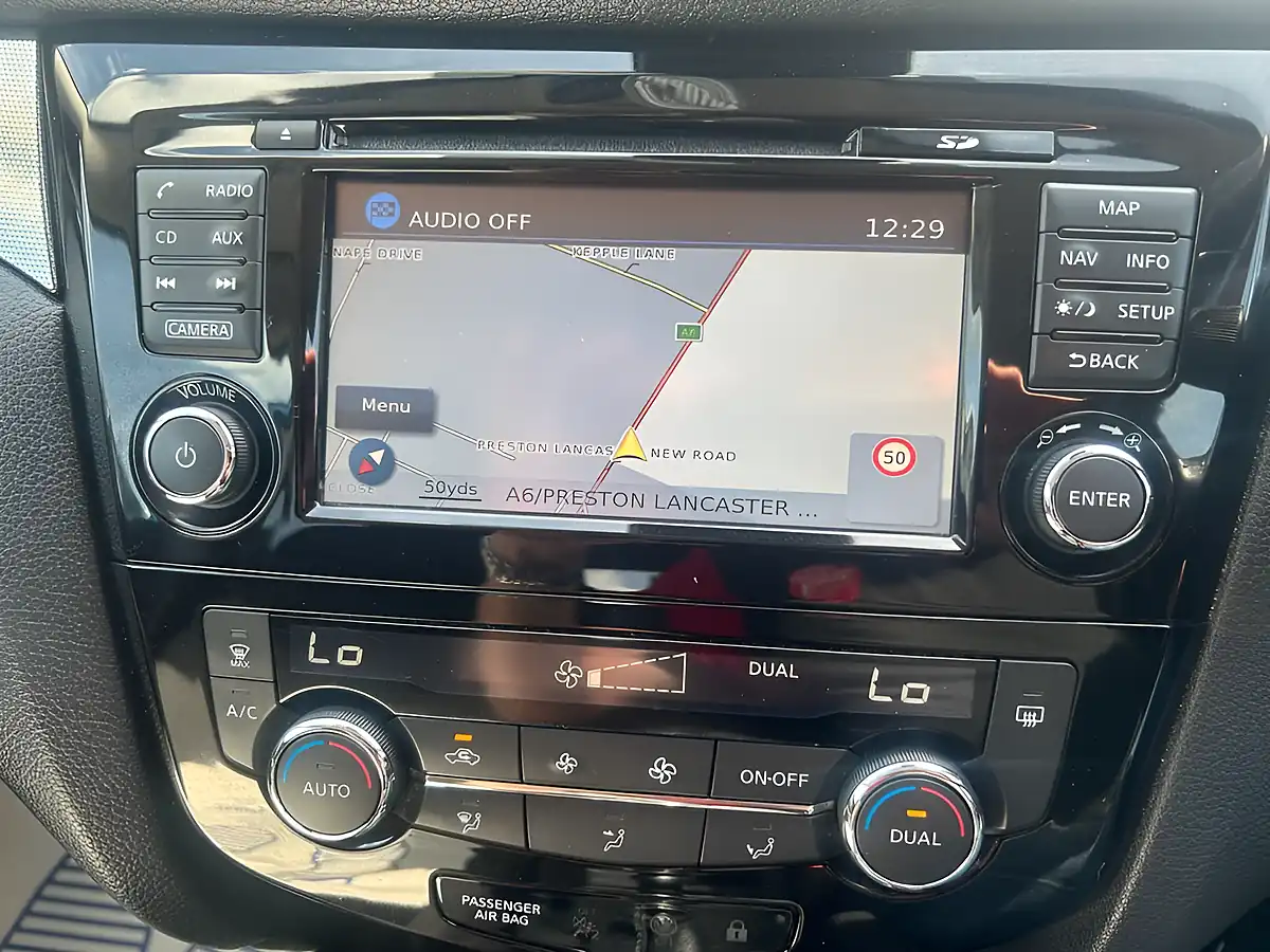 Used 2017 Nissan Qashqai N-Connecta Blue - Interior and Exterior details 4