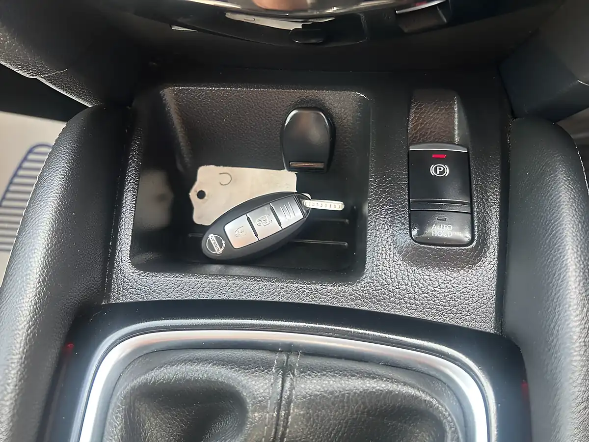 Used 2017 Nissan Qashqai N-Connecta Blue - Interior and Exterior details 6