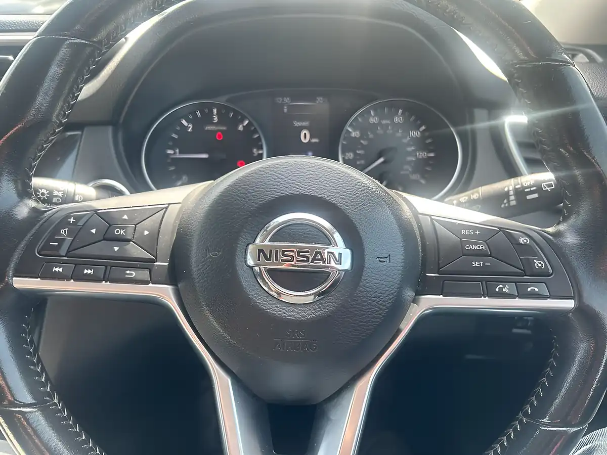 Used 2017 Nissan Qashqai N-Connecta Blue - Interior and Exterior details 7