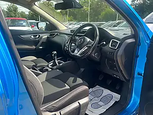 Used 2017 Nissan Qashqai N-Connecta Blue - Interior and Exterior details 8