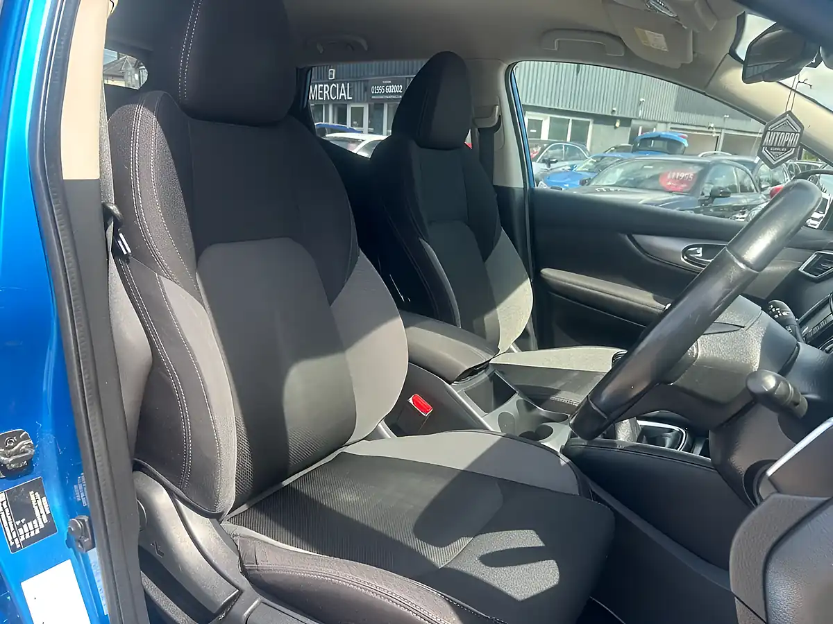 Used 2017 Nissan Qashqai N-Connecta Blue - Interior and Exterior details 9