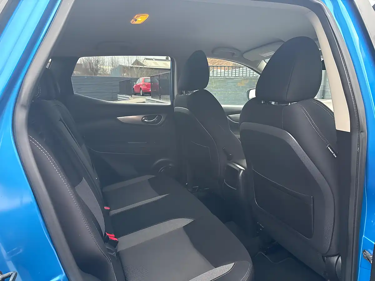 Used 2017 Nissan Qashqai N-Connecta Blue - Interior and Exterior details 14