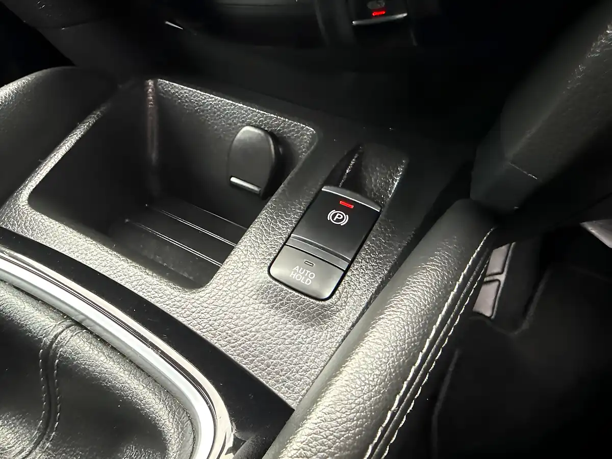 Used 2017 Nissan Qashqai N-Connecta Blue - Interior and Exterior details 16