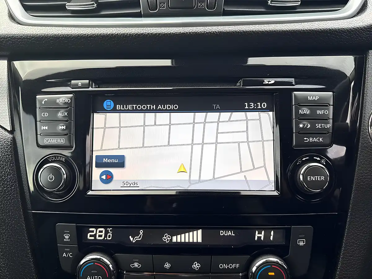 Used 2017 Nissan Qashqai N-Connecta Blue - Interior and Exterior details 17