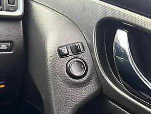 Used 2017 Nissan Qashqai N-Connecta Blue - Interior and Exterior details 20
