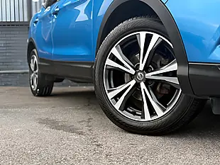 Used 2017 Nissan Qashqai N-Connecta Blue - Interior and Exterior details 5