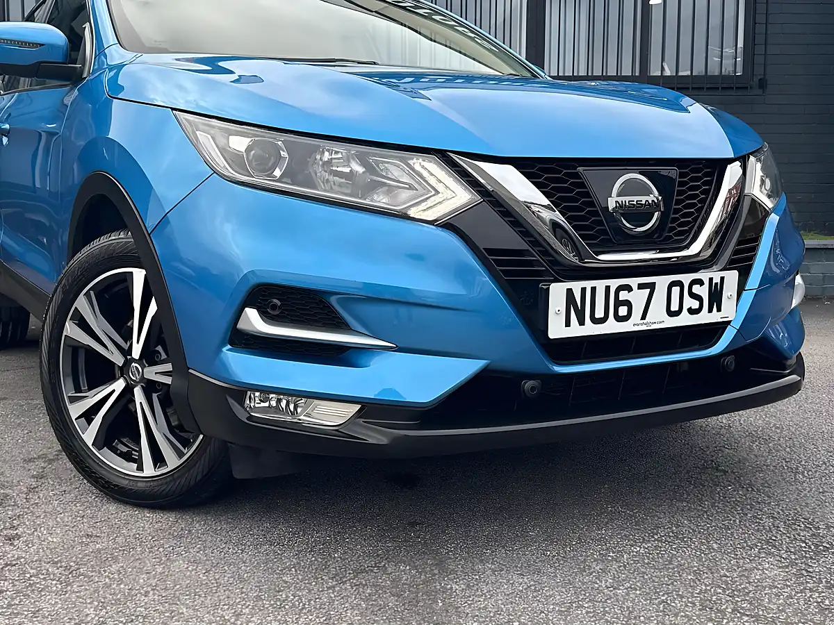Used 2017 Nissan Qashqai N-Connecta Blue - Interior and Exterior details 6