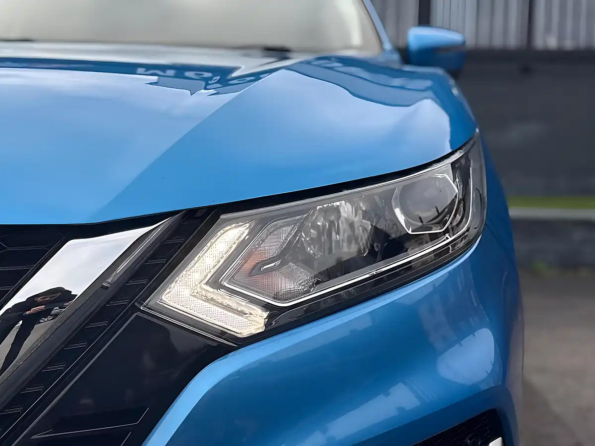 Used 2017 Nissan Qashqai N-Connecta Blue - Interior and Exterior details 8