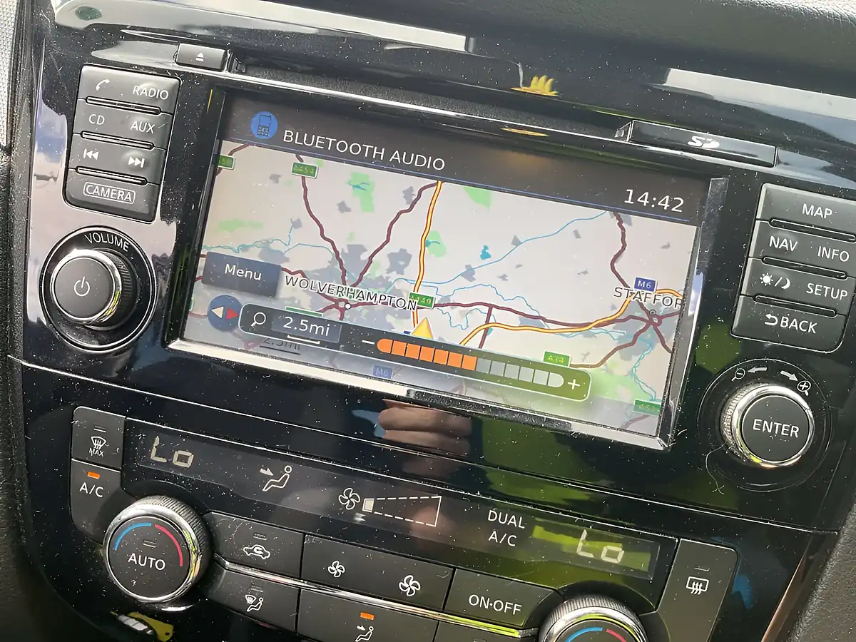 Used 2017 Nissan Qashqai N-Connecta Blue - Interior and Exterior details 10
