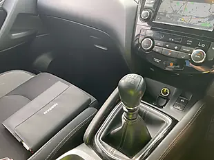 Used 2017 Nissan Qashqai N-Connecta Blue - Interior and Exterior details 11