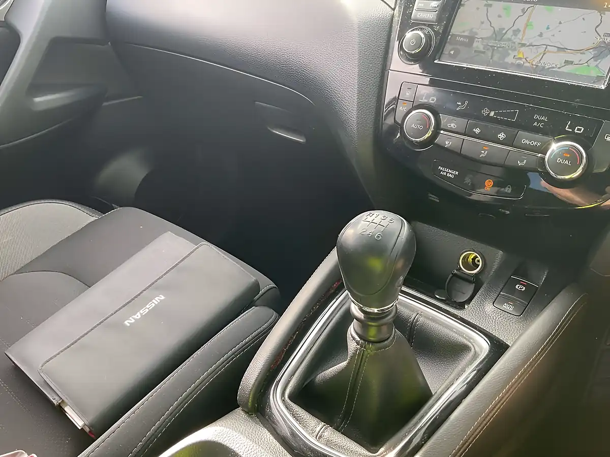 Used 2017 Nissan Qashqai N-Connecta Blue - Interior and Exterior details 11