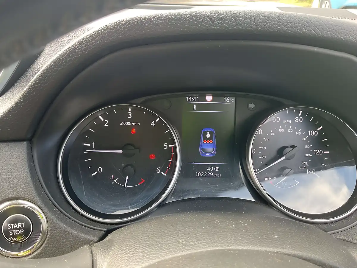 Used 2017 Nissan Qashqai N-Connecta Blue - Interior and Exterior details 12