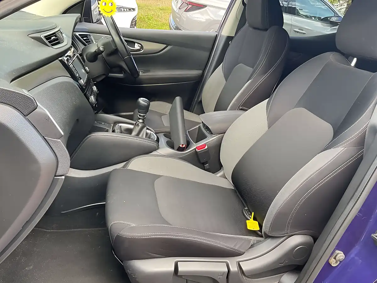 Used 2017 Nissan Qashqai N-Connecta Blue - Interior and Exterior details 13