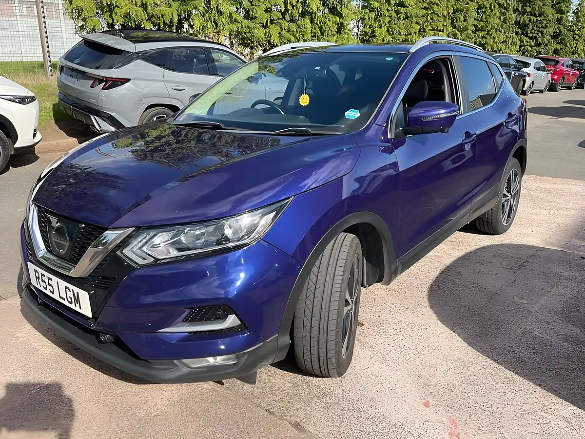 Used 2017 Nissan Qashqai N-Connecta Blue - Interior and Exterior details 3