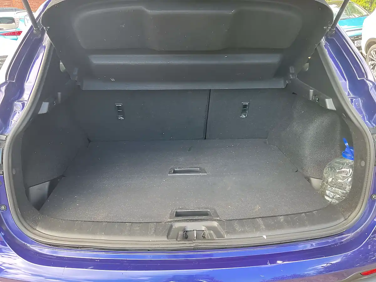 Used 2017 Nissan Qashqai N-Connecta Blue - Interior and Exterior details 9