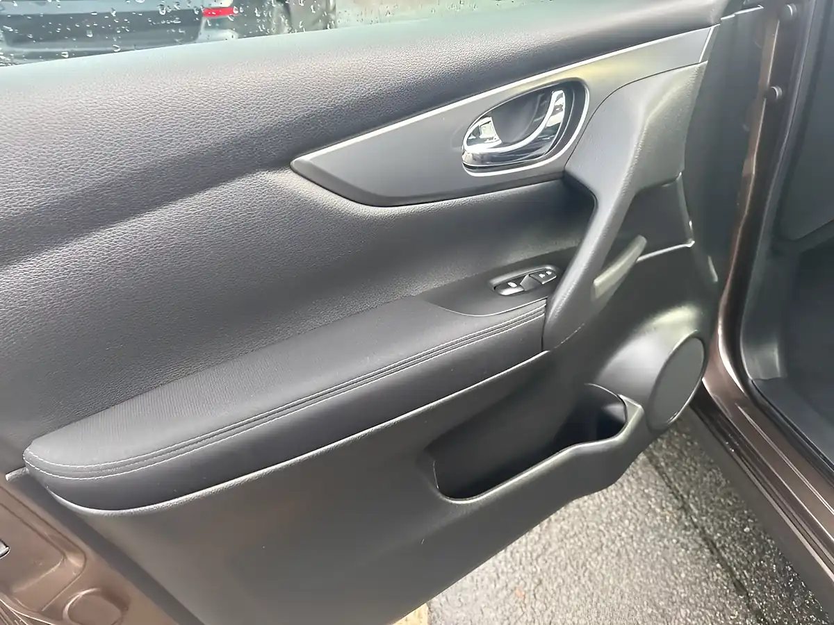 Used 2017 Nissan Qashqai N-Connecta Bronze - Interior and Exterior details 10