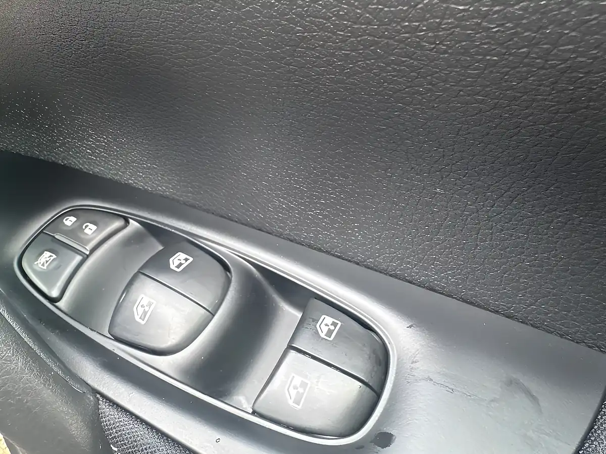 Used 2017 Nissan Qashqai N-Connecta Bronze - Interior and Exterior details 16