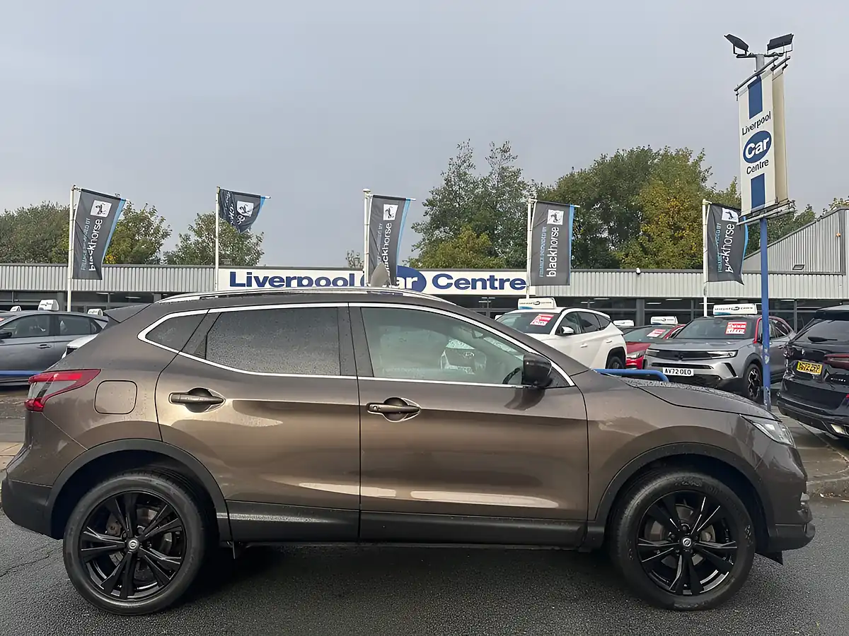 Used 2017 Nissan Qashqai N-Connecta Bronze - Interior and Exterior details 4