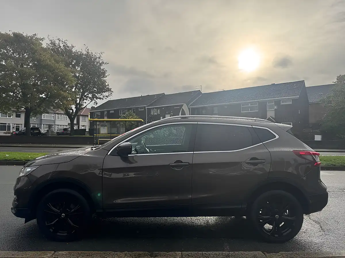 Used 2017 Nissan Qashqai N-Connecta Bronze - Interior and Exterior details 5