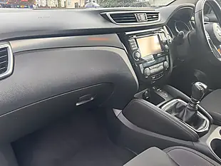 Used 2017 Nissan Qashqai N-Connecta Bronze - Interior and Exterior details 8