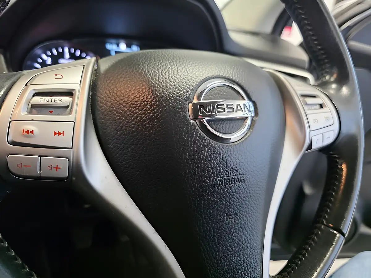 Used 2017 Nissan Qashqai N-Connecta Grey/Grey - Interior and Exterior details 16